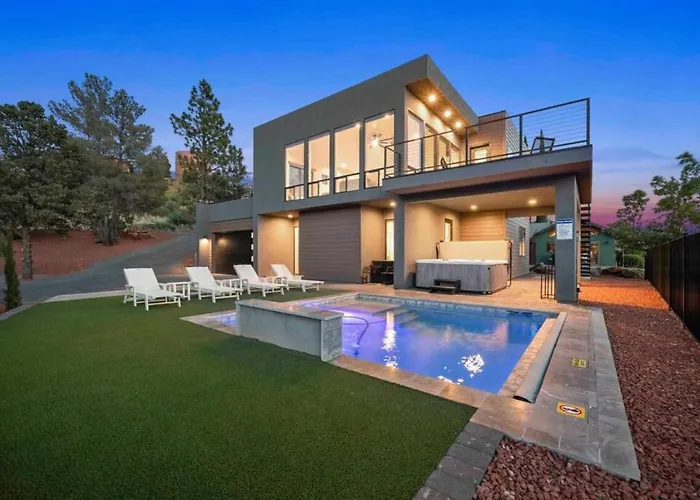 Ultimate Uptown With Epic Views Heated Pool And Hottub Holiday home