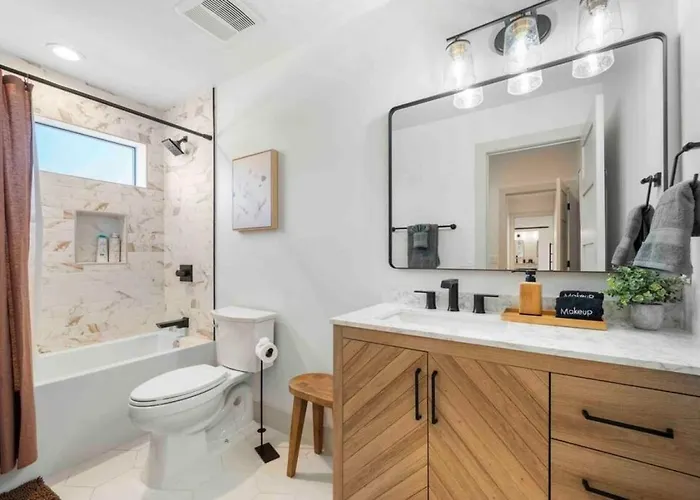 Holiday home Ultimate Uptown With Epic Views Heated Pool And Hottub