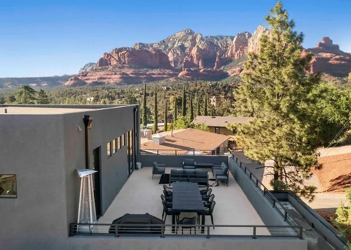 Ultimate Uptown With Epic Views Heated Pool And Hottub Holiday home