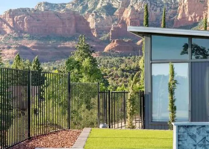 Holiday home Ultimate Uptown With Epic Views Heated Pool And Hottub *