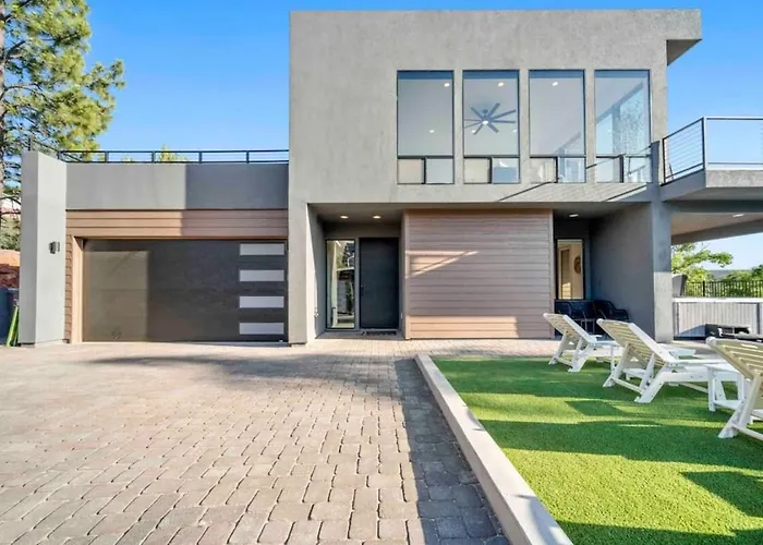 Ultimate Uptown With Epic Views Heated Pool And Hottub Holiday home *