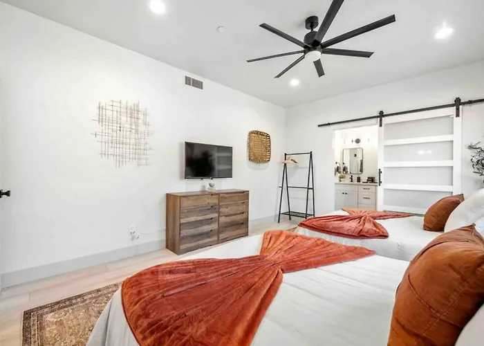 Holiday home Ultimate Uptown With Epic Views Heated Pool And Hottub