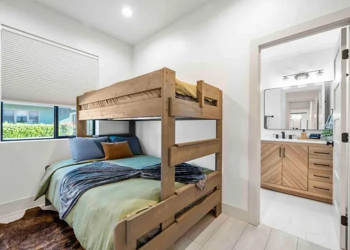 Ultimate Uptown With Epic Views Heated Pool And Hottub Holiday home