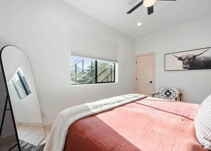 Holiday home Ultimate Uptown With Epic Views Heated Pool And Hottub *