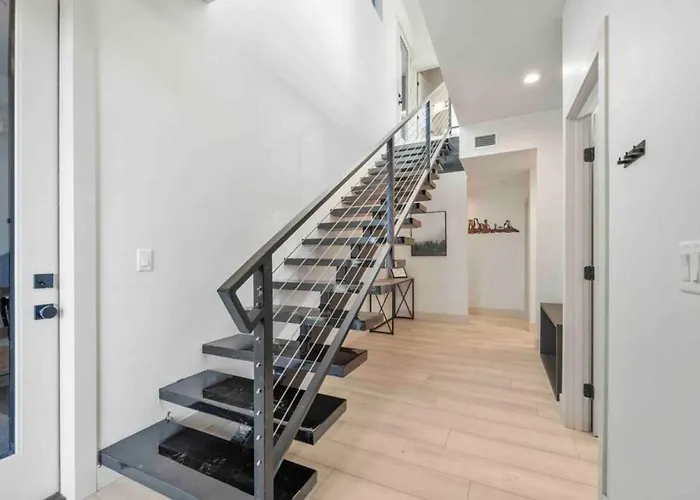 Ultimate Uptown With Epic Views Heated Pool And Hottub *