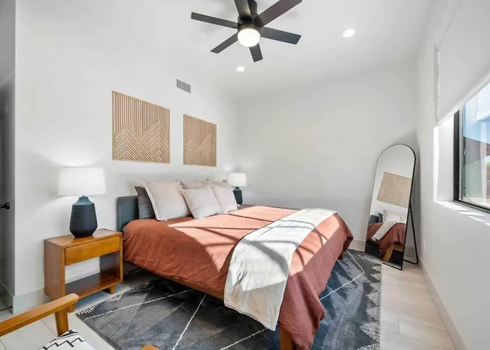 Ultimate Uptown With Epic Views Heated Pool And Hottub