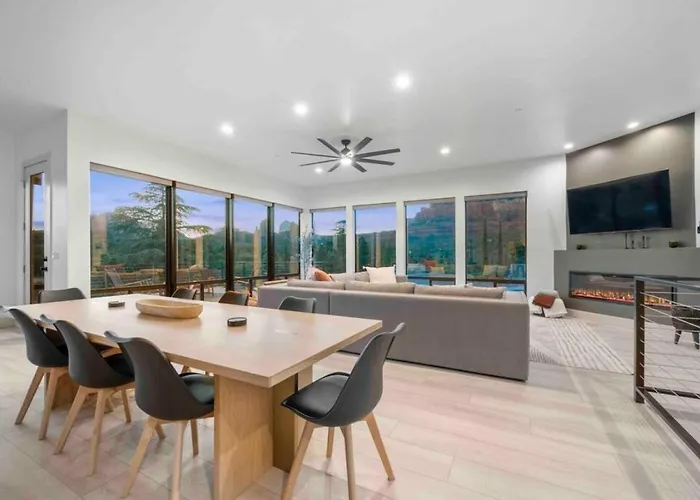 Holiday home Ultimate Uptown With Epic Views Heated Pool And Hottub *
