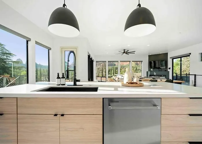 Holiday home Ultimate Uptown With Epic Views Heated Pool And Hottub