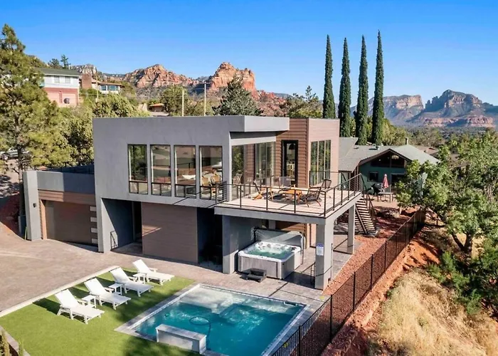 Ultimate Uptown With Epic Views Heated Pool And Hottub Holiday home