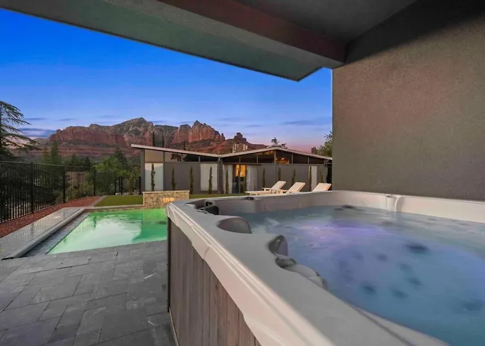 Ultimate Uptown With Epic Views Heated Pool And Hottub Holiday home *