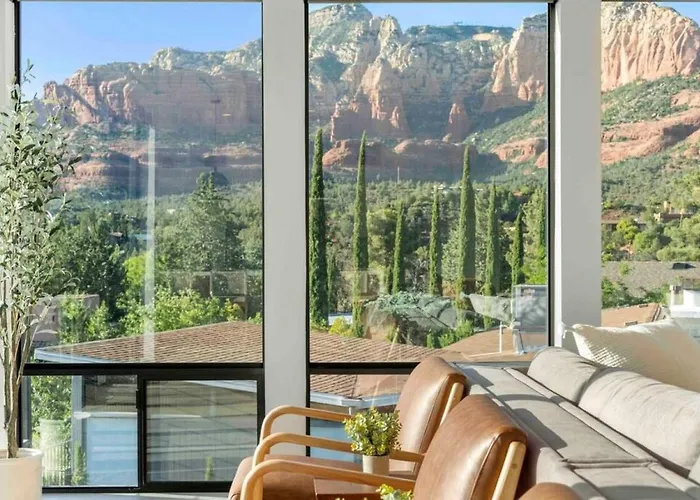 Holiday home Ultimate Uptown With Epic Views Heated Pool And Hottub *