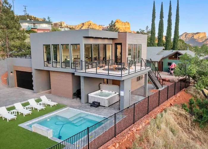 Ultimate Uptown With Epic Views Heated Pool And Hottub Holiday home *