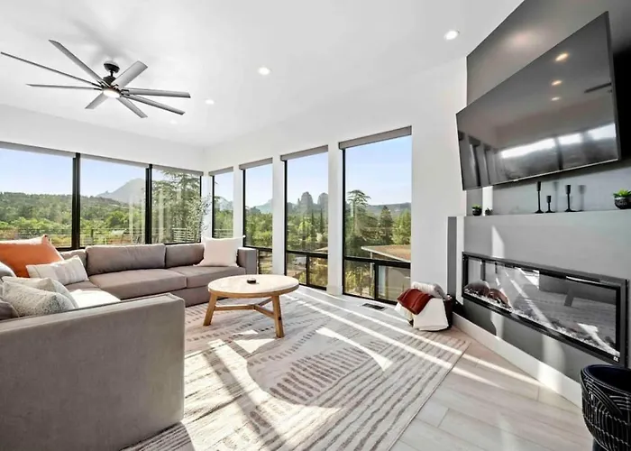 Holiday home Ultimate Uptown With Epic Views Heated Pool And Hottub